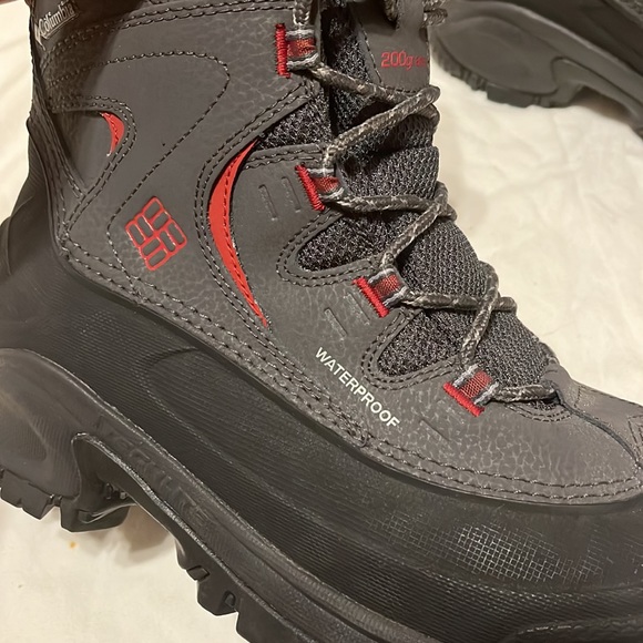 Men’s hiking boots. - Picture 13 of 14
